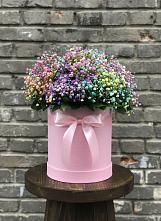 Цветочная композиция из Гипсофила и Розы в шляпной коробке в Сандово