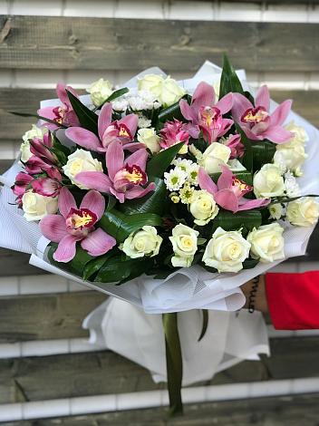 Букет цветов из: Розы и Хризантемы в Сандово