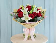 Букет цветов из:  Лилии и Розы в Сандово
