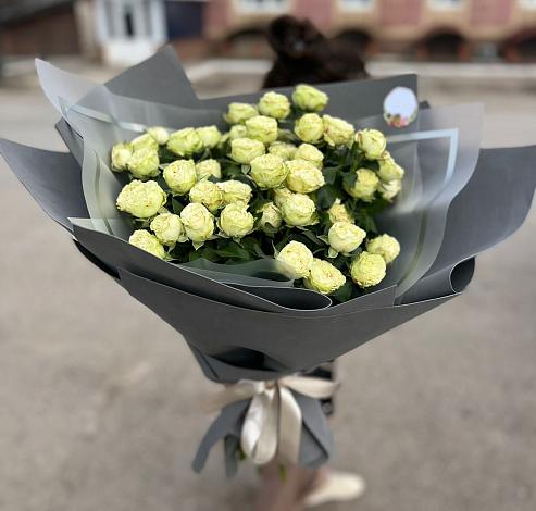 Букет Белые кустовые розы Солинеро в Сандово