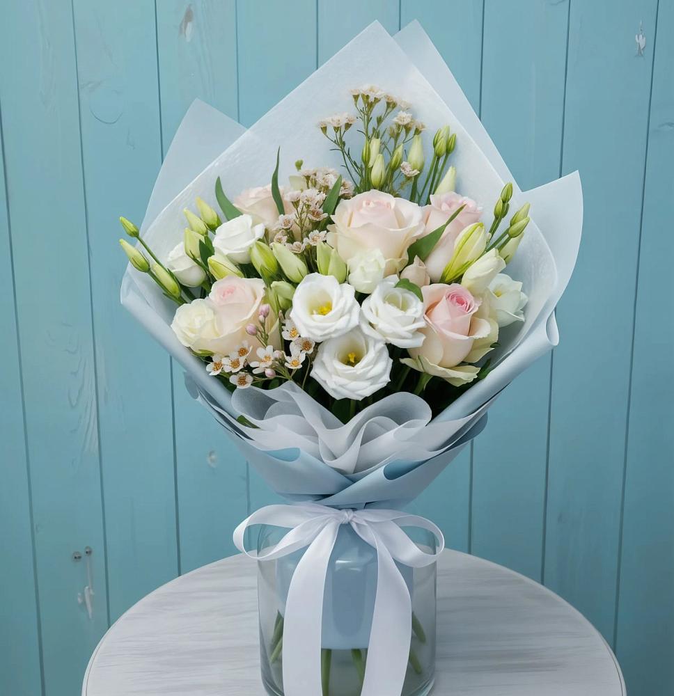 Букет цветов из: Розы и Лизиантусы в Сандово