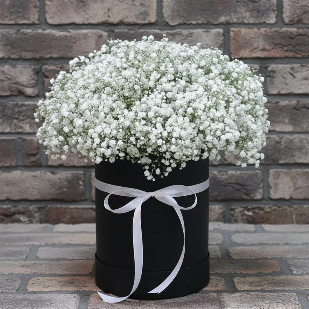 Цветочная композиция из Гипсофила в шляпной коробке в Сандово