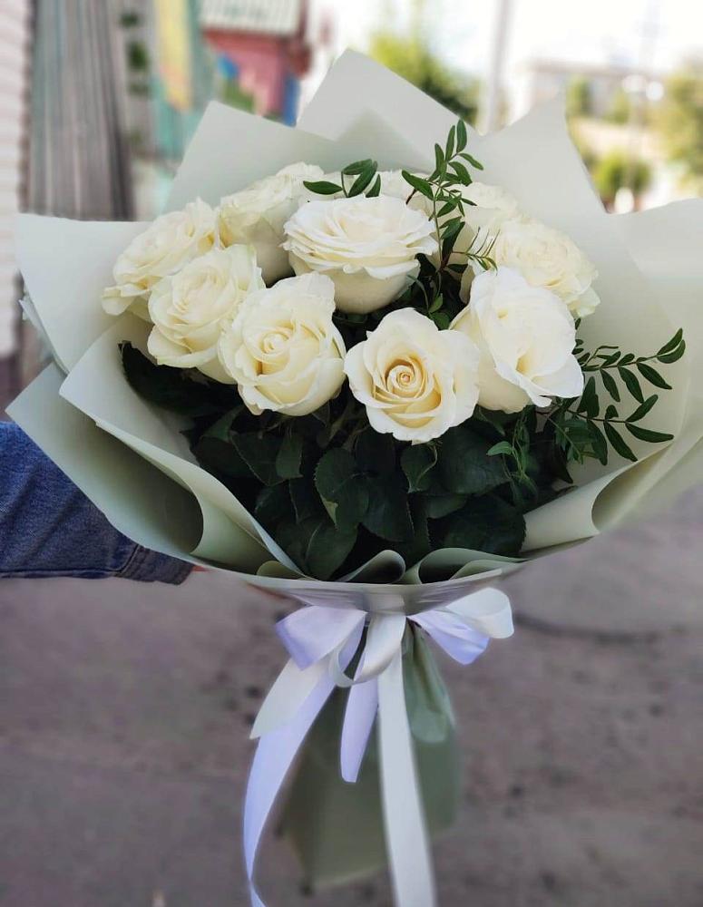 Букет Белые розы Проуд в Сандово