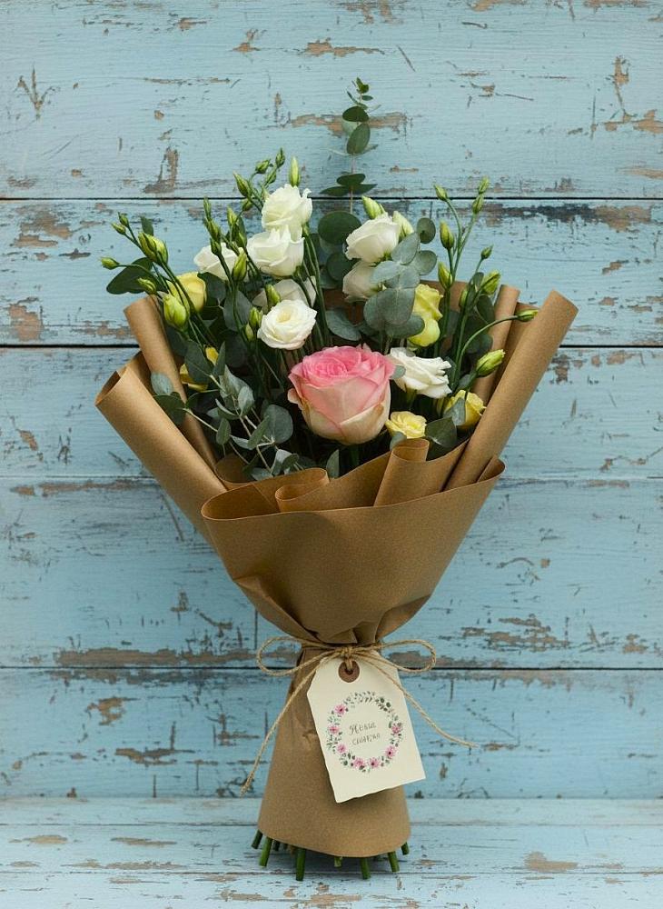 Букет цветов из: Розы и Лизиантусы в Сандово