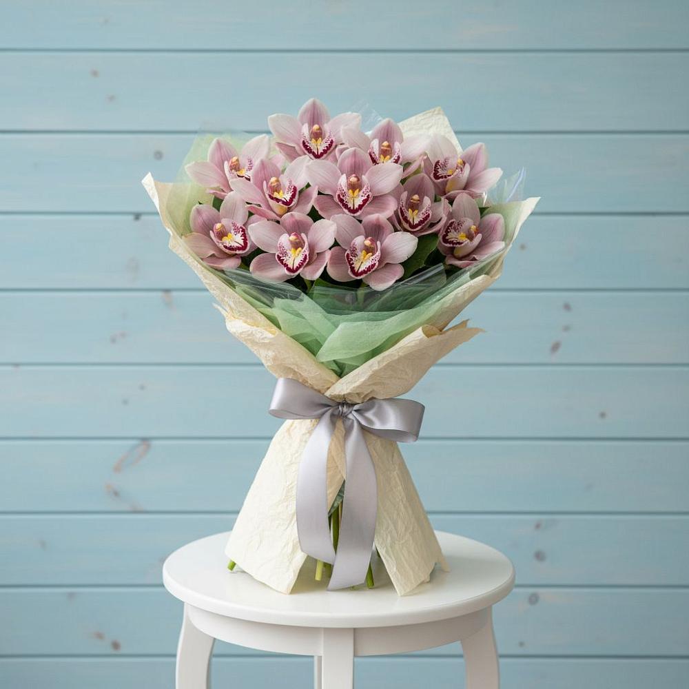 Букет цветов из: Орхидеи и Розы в Сандово