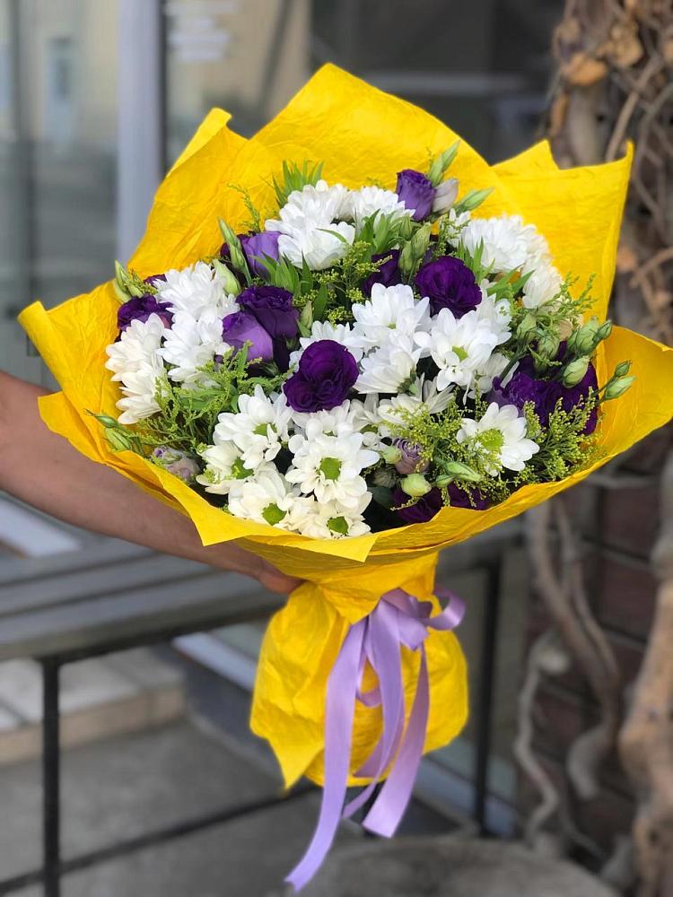 Букет цветов из: Ирисы, Хризантемы и Ромашки в Сандово