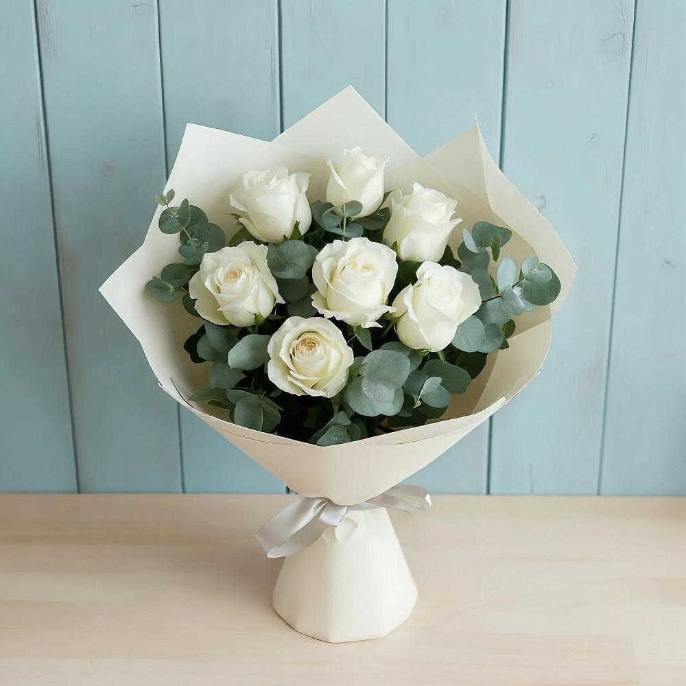 Букет Белые розы в Эвкалипте в Сандово