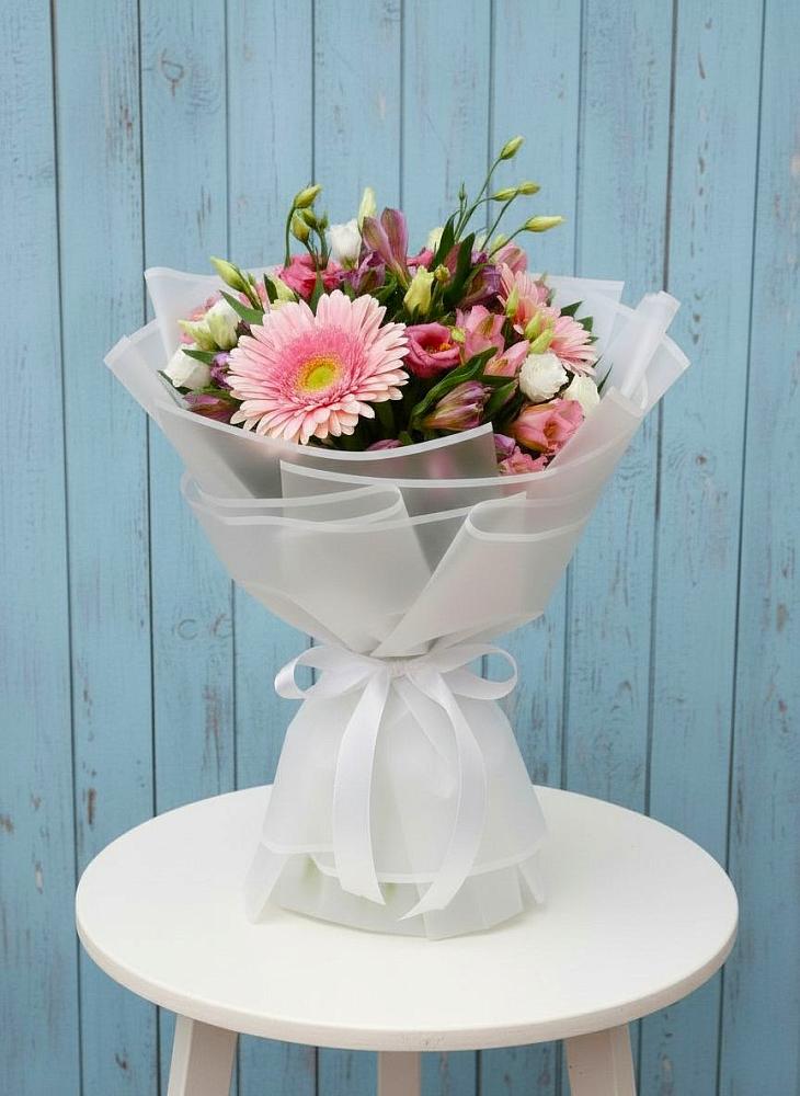 Букет цветов из: Герберы, Альстромерии и Лизиантусы в Сандово