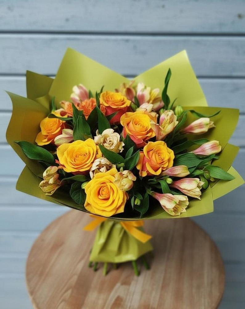 Букет цветов из: Альстромерии и Розы в Сандово