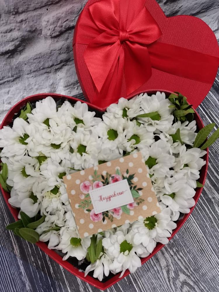 Цветочная композиция из Хризантемы в виде сердца в Сандово