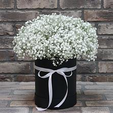 Цветочная композиция из Гипсофила в шляпной коробке в Сандово