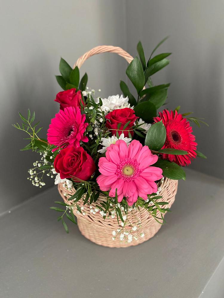 Цветочная композиция из Розы, Хризантемы и Герберы в корзине в Сандово