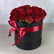 Цветочная композиция из Розы в шляпной коробке в Сандово