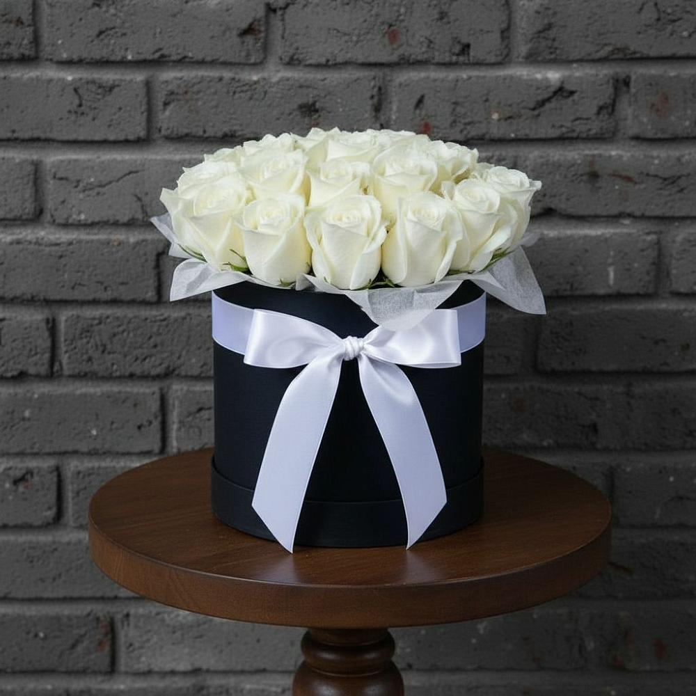 Цветочная композиция из Розы в шляпной коробке в Сандово