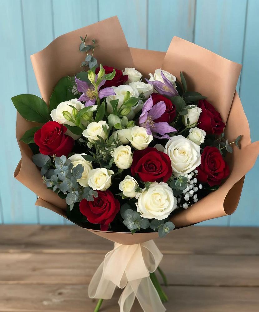 Букет цветов из: Розы и Альстромерии в Сандово