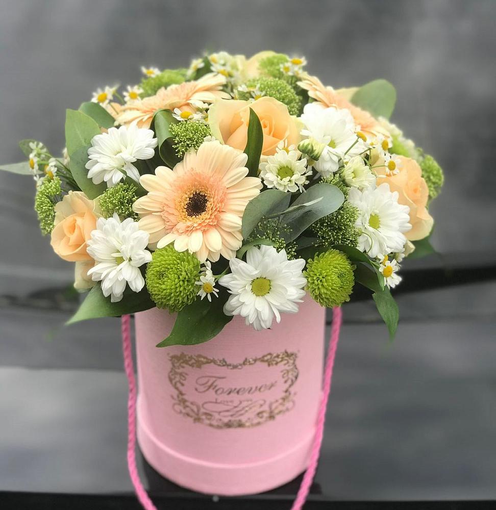 Цветочная композиция из Розы, Герберы и Хризантемы в шляпной коробке в Сандово