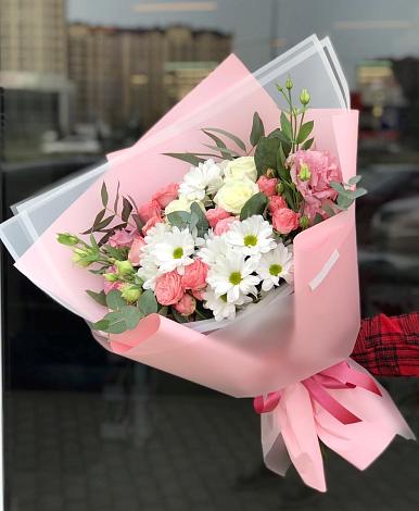 Букет цветов из: Розы, Лизиантусы и Хризантемы в Сандово